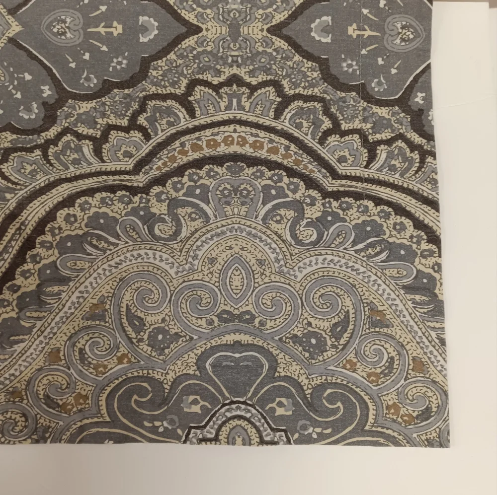 Pottery Barn Gray Paisley Medallion Standard Pillowcase Shams *Pair*